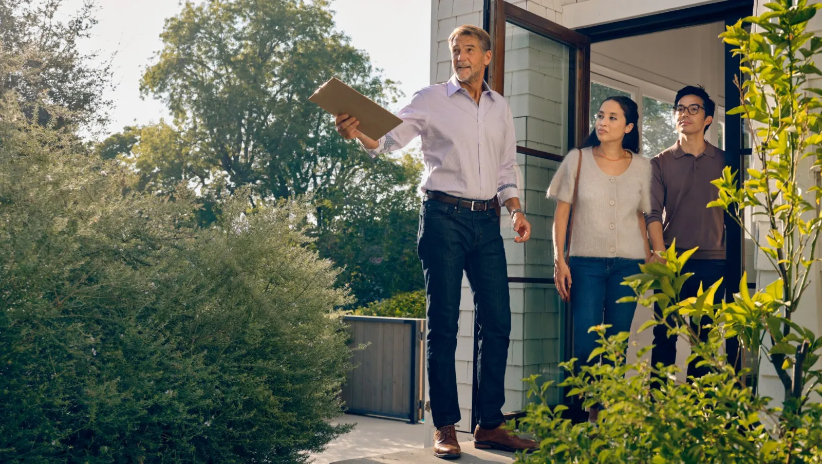 Top Benefits of Working with a Real Estate Agent as a Home Buyer 8 Benefits of Working with a Real Estate Agent